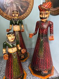 Lotto 3 statue indiane legno dipinte 120 e 100 cm