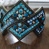 Bracciale bigiotteria blu con strass