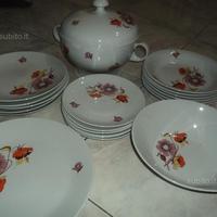 Servizio di piatti antico