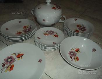 Servizio di piatti antico