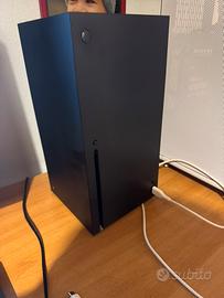 Xbox Serie X + 1 joystick / condizioni perfette