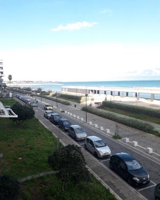 trivani fronte mare arredato uso transitorio