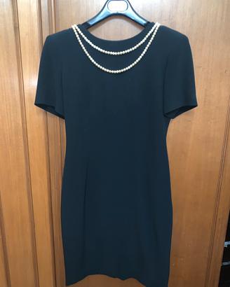 Elegante vestito con perle