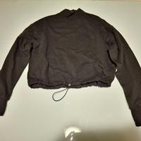 Crop top nero a maniche lunghe con elastico