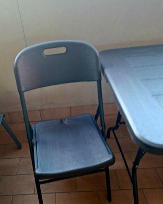Tavolo pieghevole e 4 sedie