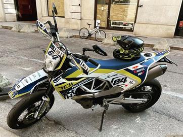 Husqvarna 701 Supermoto 2019 con 900km