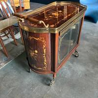 Mobile bar novecentesco con ante porta liquori