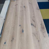 Pavimento in legno prefinito sbiancato