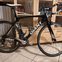bici da corsa in carbonio giant TCR 