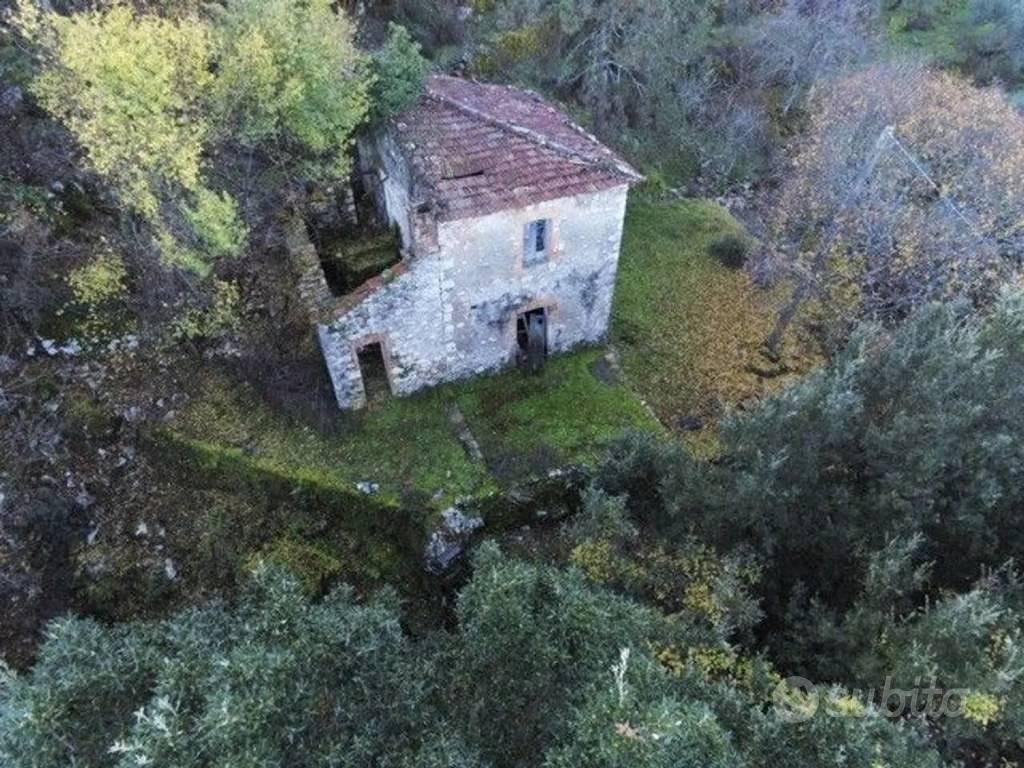 Rustico / Casale di 155 m² con più di 5 locali a E - Altro