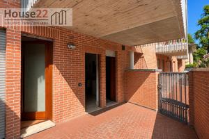 MINI CON TERRAZZO ABITALE IN ZONA PISCINE A VICENZ