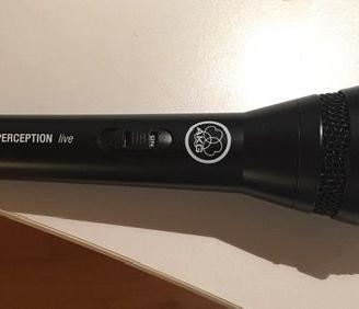 Microfono dinamico AKG Perception Live P3 con base