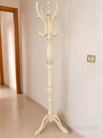 appendiabiti da terra in legno stile classico 