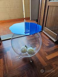 Tavolino in plastica trasparente