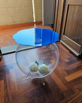 Tavolino in plastica trasparente