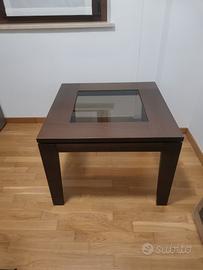 Tavolino da salotto di legno robusto e solido 