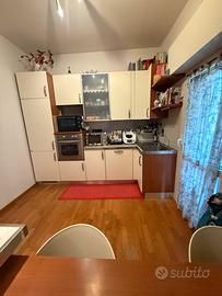 Cucina ad angolo con isola