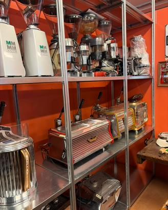 Macchine da caffè e macina caffè restaurati