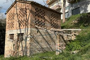 Terreno + sovrastante fabbricato da ristrutturare