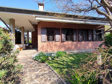 Villa di 321 m² con più di 5 locali e box auto dop