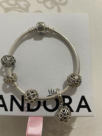 Bracciale completo di charms Pandora