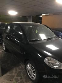 auto ypsilon nera