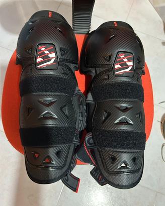 ginocchiere per esame pratico moto