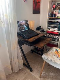 Scrivania con ruote in legno