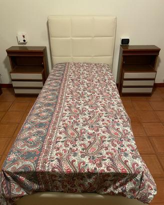 Letto singolo con testata