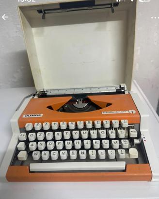 Macchina da scrivere Vintage OLYMPIA