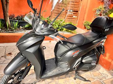 Honda SH 350 10/2023 unico proprietario 18.500 Km