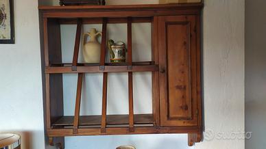 Antica piattiera in legno con anta laterale