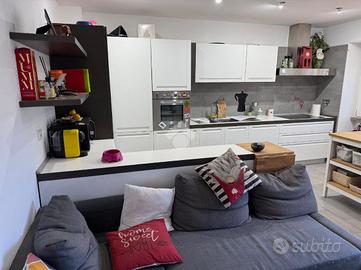 VILLA A SCHIERA A MONTE PORZIO CATONE