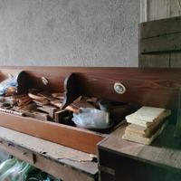 Mensola in legno con faretti a incasso