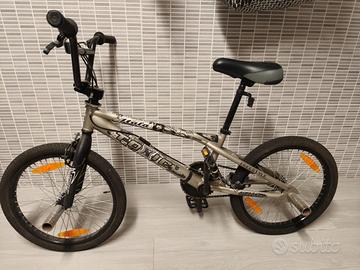 Bicicletta Bmx Atlas Toxic - Freestyle con Pegs
