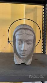 Scultura in marmo bianco di Carrara.