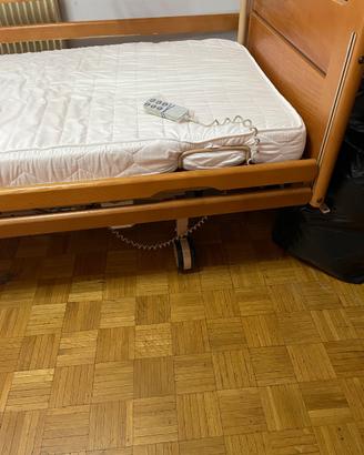 Letto ospedaliero elettrico