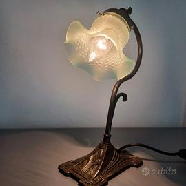 Lampada da tavolo Liberty vetro opalino