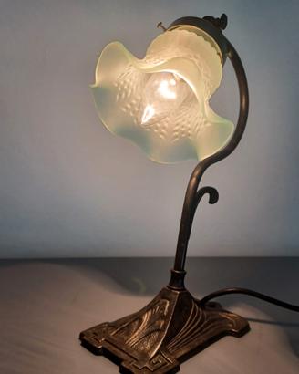 Lampada da tavolo Liberty vetro opalino