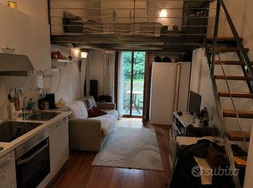 Monolocale soppalcato con posto auto - Brescia