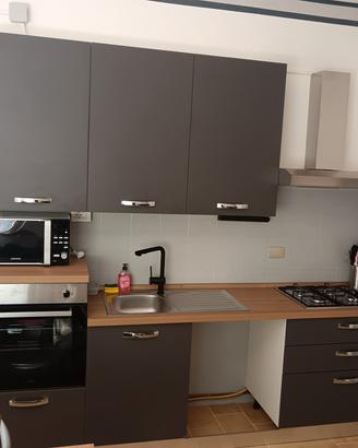 cucina più Frigo più penisola