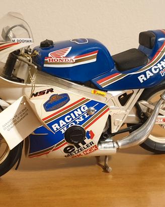 Modellino Honda NSR500 Mick Doohan Guiloy HRC 1:10