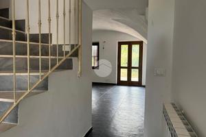 CASA SEMINDIPENDENTE A CASTELLETTO CERVO