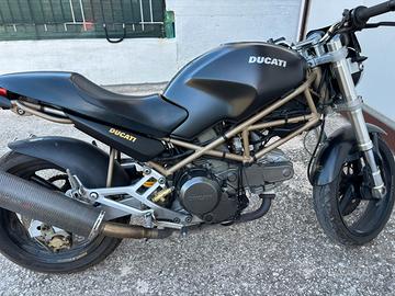 Ducati modello monster 600