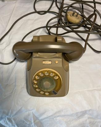 Telefono vintage SIP con disco combinatore.