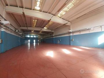 Immobile di 715 m² con 1 locale a Curno
