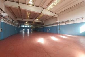 Immobile di 715 m² con 1 locale a Curno