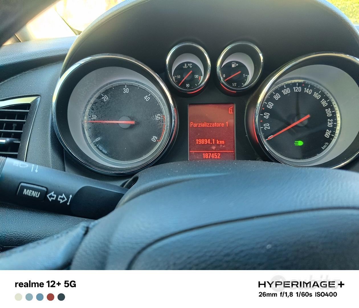 Opel Astra 2010 photo 2