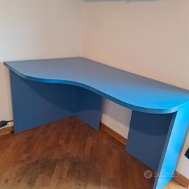 Scrivania 140 x 60 - 90 in buonissime condizioni 