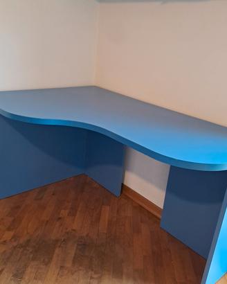 Scrivania 140 x 60 - 90 in buonissime condizioni 